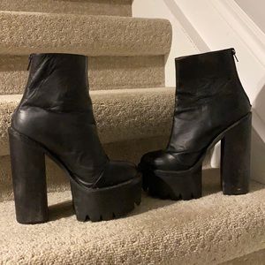 Platform black boots